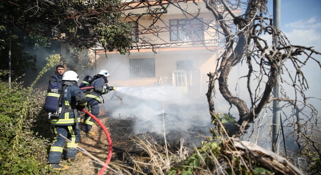 Alanya’da bir evin bahçe kısmında çıkan yangın söndürüldü
