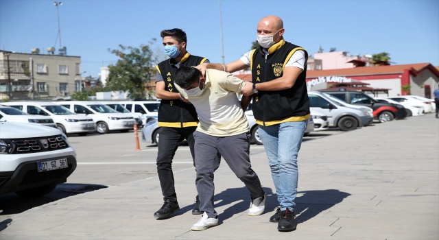 Adana’da kar maskeli gasp zanlısını yürüyüşü ele verdi
