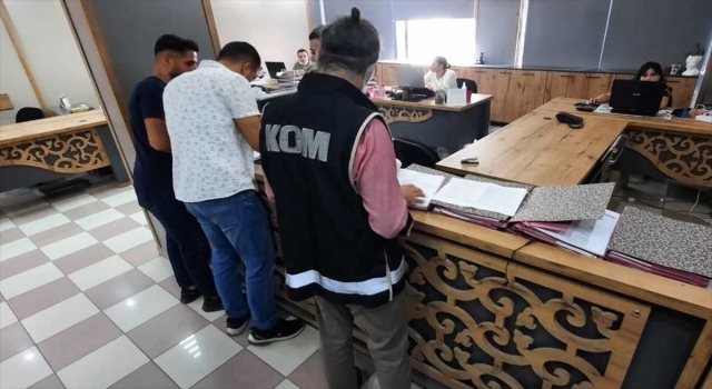 Mersin’de sahte vize düzenledikleri iddia edilen 2 kişi yakalandı