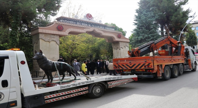 Burdur’da yıllar sonra bulunan bozkurt heykeli yerine yerleştirildi