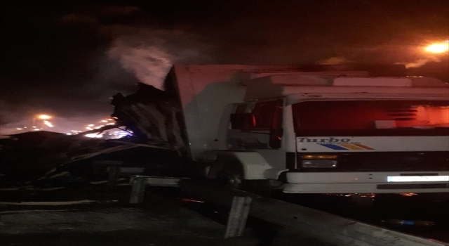 Mersin’de narenciye yüklü tırda yangın çıktı