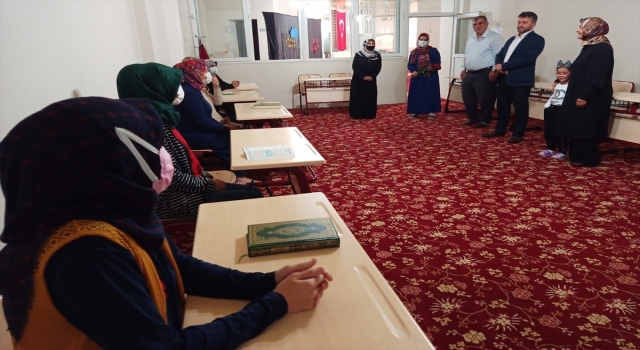 Osmaniye Müftüsü Çakmak, engellilere yönelik Kuran kursunu ziyaret etti