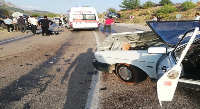 Adana’da trafik kazasında 3 kişi yaralandı