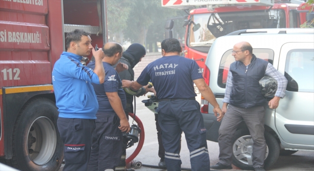 Hatay’da yangın çıkan evde mahsur kalan köpek yavrusu kurtarıldı