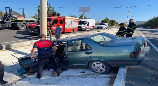 Burdur’da aydınlatma direğine çarpan otomobilin sürücüsü öldü