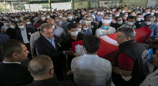 Mersin’de hayatını kaybeden itfaiyeci toprağa verildi