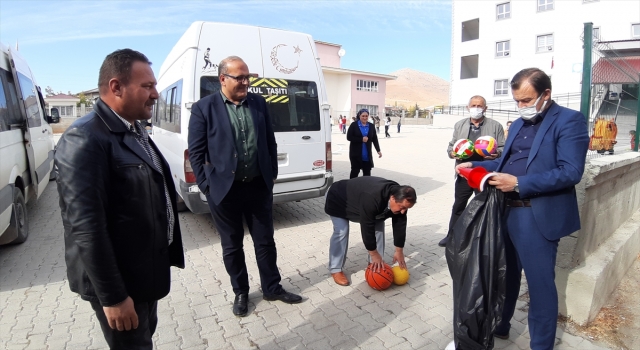 Tufanbeyli’de okullara spor malzemesi desteği