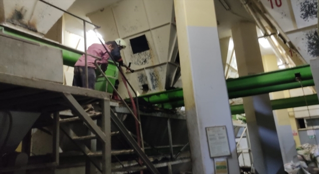 Mersin’de yem fabrikasında çıkan yangın söndürüldü