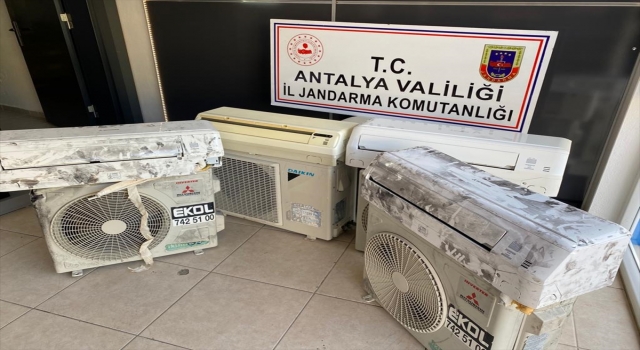 Antalya’da evlerden hırsızlık yaptıkları iddiasıyla 4 şüpheli yakalandı