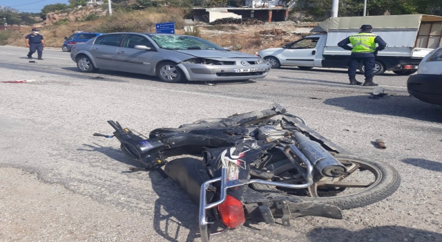 Kaş’ta otomobille çarpışan motosikletin sürücüsü yaralandı