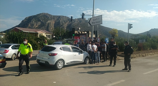 Adana’da otomobil ile elektrikli bisikletin çarpışması sonucu 2 kişi yaralandı