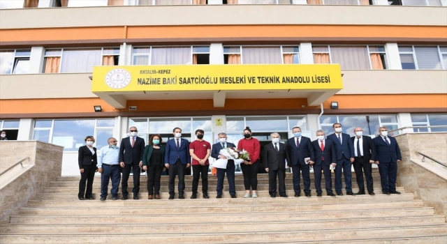 Vali Yazıcı’dan, öğrencilere ”kitap okuyun” çağrısı