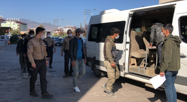 Hatay’da yurda yasa dışı yollarla giren 8 yabancı uyruklu yakalandı