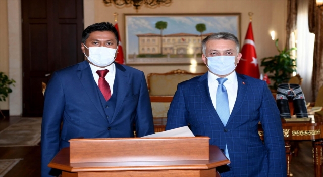 Sri Lanka’nın Ankara Büyükelçisi Hassen, Türkiye ile ilişkileri geliştirmek istediklerini bildirdi