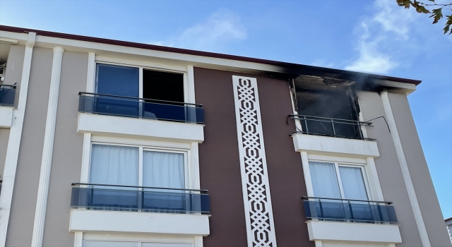 Antalya’da bir kadın evlerinde çıkan yangında mahsur kalan iki torununu kurtardı