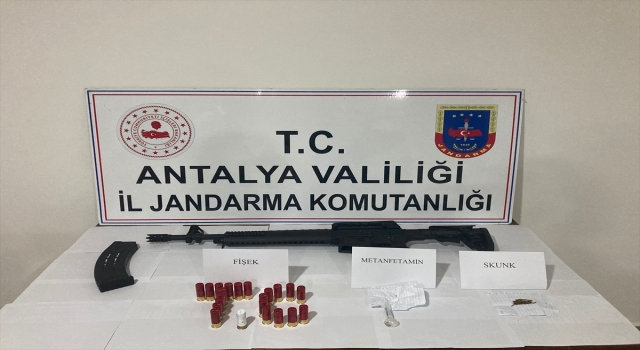 Antalya’da uyuşturucu operasyonunda 2 kişi yakalandı