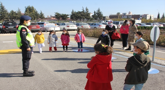 Hatay’da jandarmadan öğrencilere trafik eğitimi