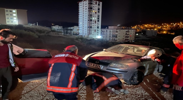 Mersin’de uçurumun kenarında askıda kalan otomobildeki 3 kişiyi itfaiye kurtardı