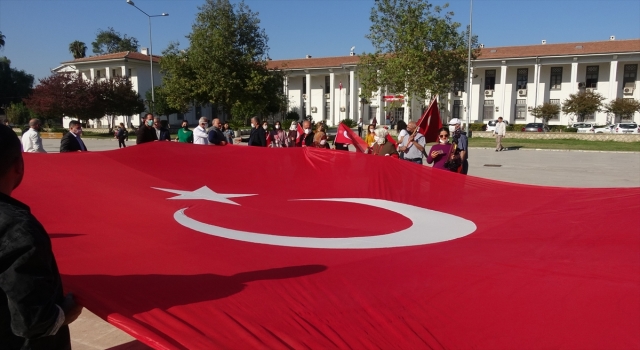 Adana’da gazi ve şehit aileleri İYİ Parti binası önüne siyah çelenk bıraktı