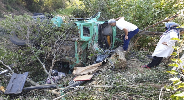Osmaniye’de şarampole devrilen kamyondaki 3 kişi yaralandı