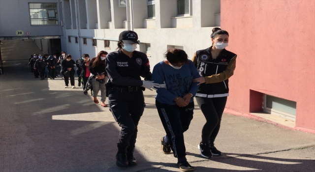 Adana’da uyuşturucu sattıkları iddiasıyla 4 zanlı tutuklandı