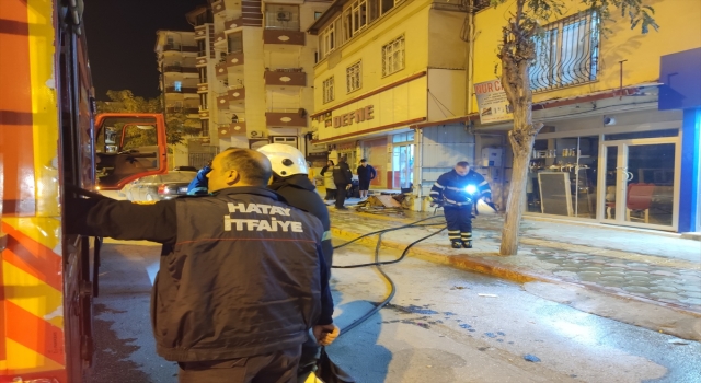 Hatay’da market deposunda çıkan yangın hasara neden oldu