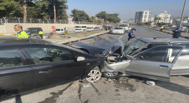 Hatay’da 4 otomobilin karıştığı kazada 7 kişi yaralandı