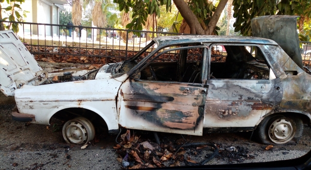 Adana’da hurdaya ayrılmış otomobilde çıkan yangın söndürüldü