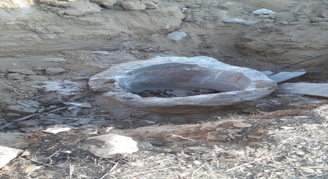Isparta’da beton büzde mahsur kalan köpeği itfaiye kurtardı