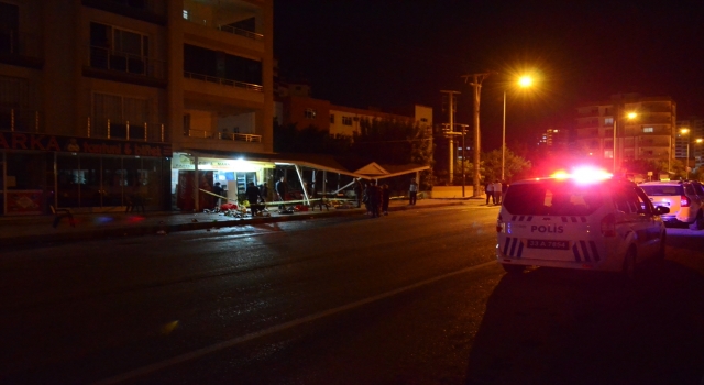 Mersin’de marketin duvarına çarpan otomobilin sürücüsü yaralandı