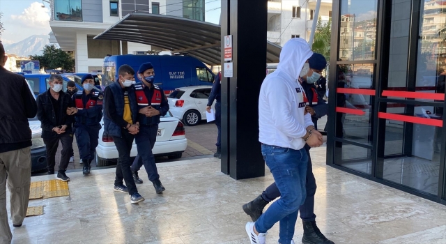 Antalya’da fuhuş operasyonunda 5 kişi yakalandı