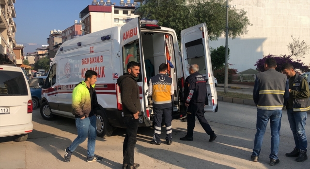 Hatay’da köpekten kaçan çocuk hafif ticari aracın çarpması sonucu yaralandı