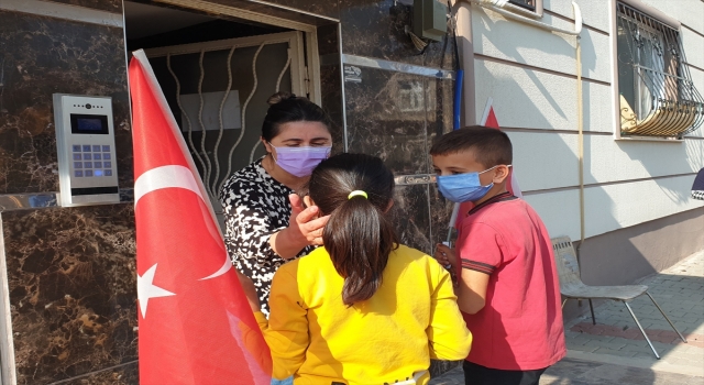 Osmaniye’de doğum iznindeki öğretmene sürpriz Öğretmenler Günü kutlaması