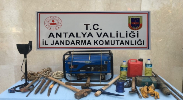 Antalya’da kaçak kazı yapan 3 kişi gözaltına alındı