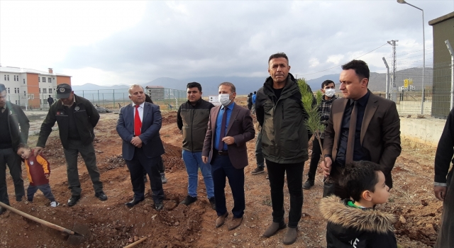 Tufanbeyli’de öğretmenler için hatıra ormanı oluşturuldu