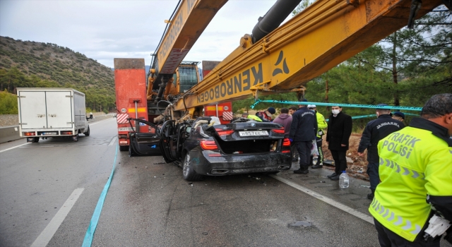 Antalya’da tıra arkadan çarpan otomobildeki bir kişi öldü