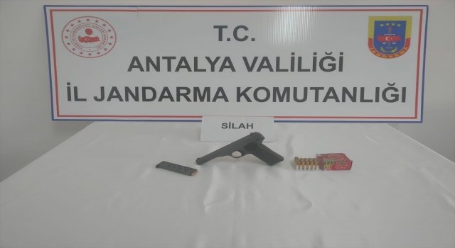 Antalya’da ruhsatsız silah ve fişek ele geçirildi