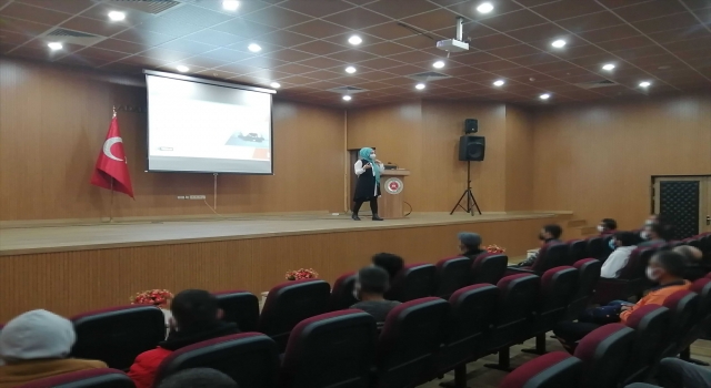 Tarsus’ta denetimli serbestlik yükümlülerine ”bağımlılıkla mücadele semineri” verildi