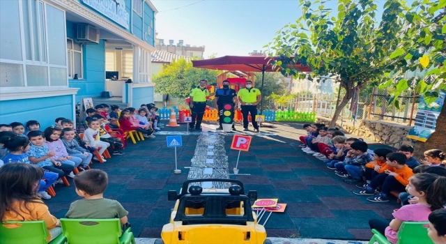 Anamur’da polislerden öğrencilere trafik kuralları ve çevre duyarlılığı eğitimi