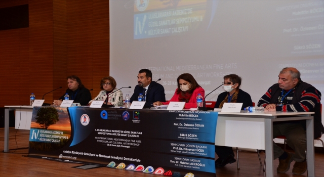 Antalya’da akademisyen ve öğrenciler yanan ormanlık alanlara fidan dikti