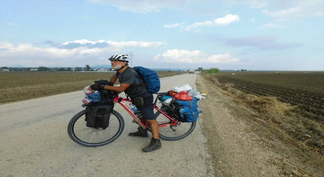 Ege ve Akdeniz sahilini pedal çevirerek gezen bisiklet tutkunu Adana’ya ulaştı
