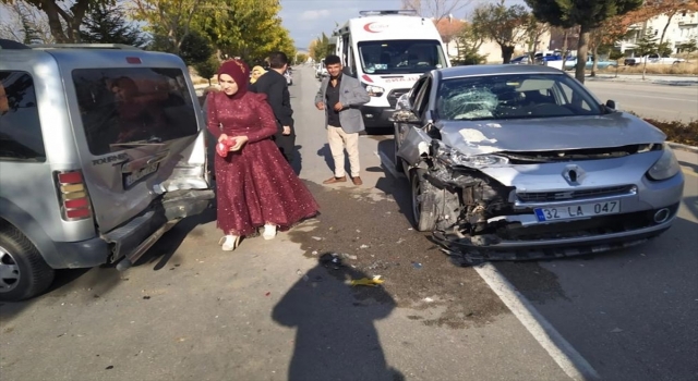 Isparta’da düğün konvoyu kazasında 6 kişi yaralandı