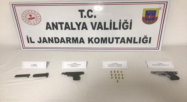 Aksu’da ruhsatsız silah ele geçirildi