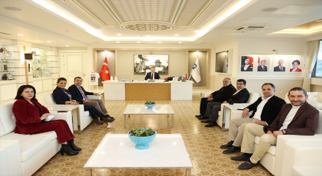 AGC Başkanı İdris Taş, Büyükşehir Belediye Başkanı Böcek’i ziyaret etti