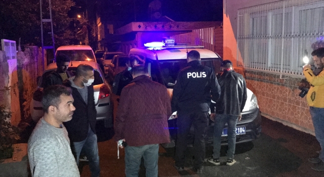 Adana’da vatandaşlar yakaladıkları hırsızlık şüphelisini darp etti