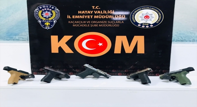 Hatay’da bir otomobilde ruhsatsız 5 tabanca ele geçirildi