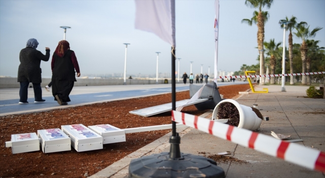 Mersin sahilindeki bazı belediye tesisleri tahrip edildi