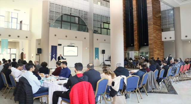 Antalya Gençlik ve Spor İl Müdürü Gürhan, üniversite öğrencileri ile buluştu