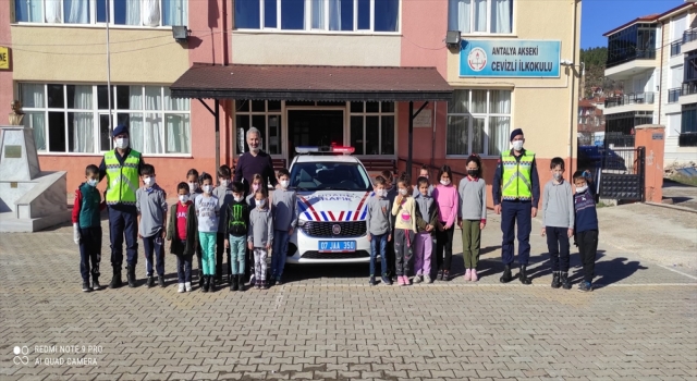 Akseki’de öğrencilere jandarma ekiplerince trafik eğitimi verdi