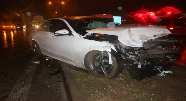 Adana’da 4 aracın karıştığı trafik kazasında 3 kişi yaralandı